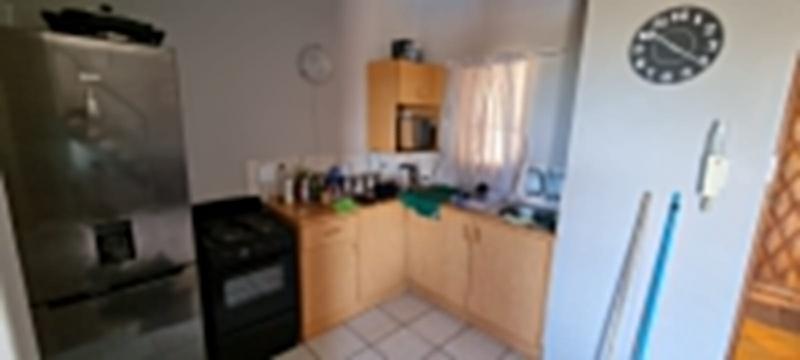 To Let 1 Bedroom Property for Rent in Kannoniers Park North West